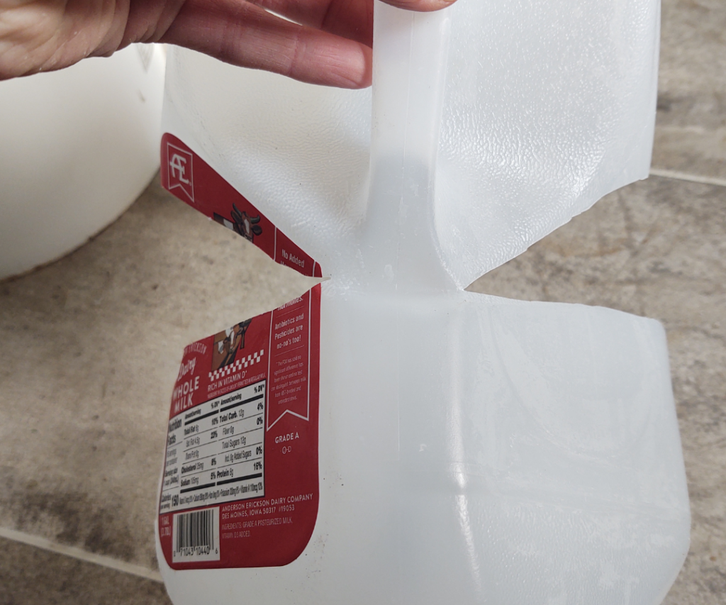 handle view of sowing container